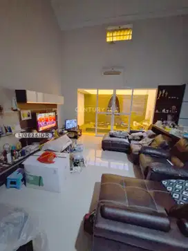 Rumah Siap Huni DiKomplek Perumahan Istana Regency Sudirman