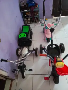 Sepeda roda tiga