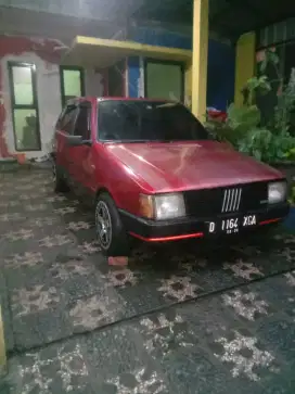 Fiat 1989 Uno Merah