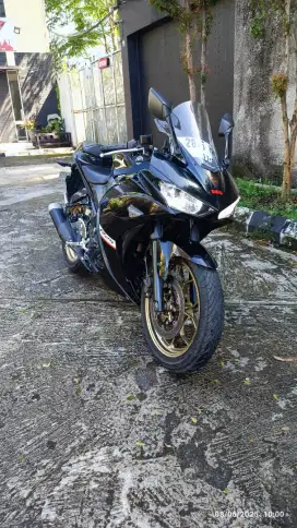 Yamaha R25 2015 km rendah
