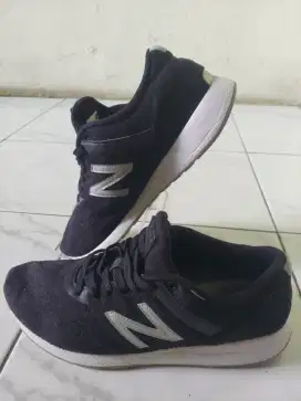 Sepatu NB42  size 40 insole 27cm