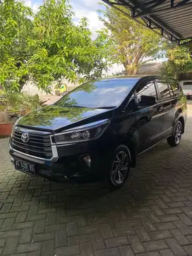 Toyota Kijang Innova Hitam 2,4 V AT Diesel 2022