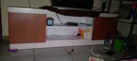 Meja TV Costum Bahan Multiplek kondisi mulus HPL nya cakep