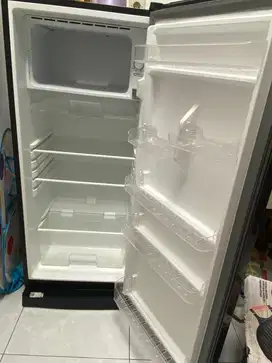 DI JUAL KULKAS BEKAS MERK TOSHIBA