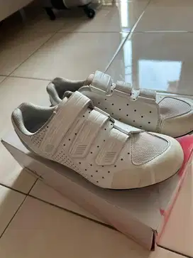 Sepatu Sepeda (Diadora) Unisex Size 40 - White