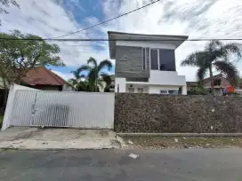 Disewakan rumah 2 lantai cocok buat hunian dan kantor
