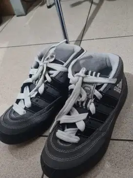 Sepatu ADIDAS ADIMATIC MID YNUK GREY