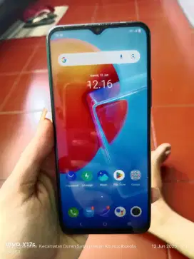 bantuin tmen mau jual vivo y51 8+4/128 fullsett msih mulus bgtt