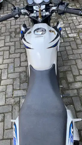Honda cb150r putih