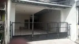 Rumah + 3 pintu kontrakan di jual cepat Bu jual rugi