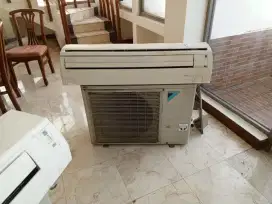 Dijual Cepat! AC Daikin 2,5 PK – Bekas Terawat, Harga Bisa Nego