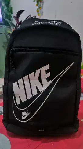 Ransel Nike warna hitam