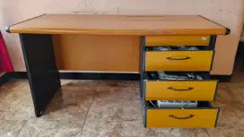 Meja Kayu Belajar