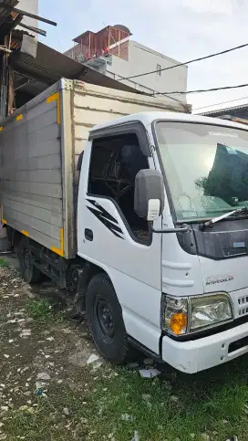 Isuzu elf engkel box 2015