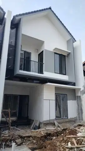 Rumah 3 Lantai Berlokasi Strategis di Pasar Minggu, Jakarta Selatan