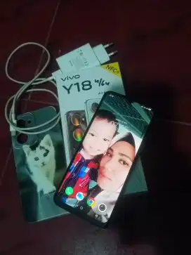 Jual Vivo y18 mulus.ram 4+4/64.komplit