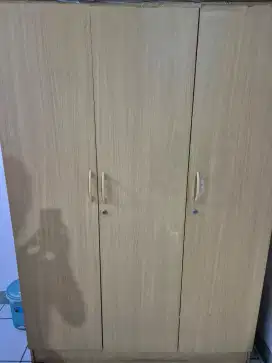 Lemari baju Ligna bekas pakai