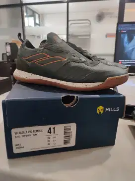 Sepatu futsal size 41 Mills Voltasala Pro Nemesis