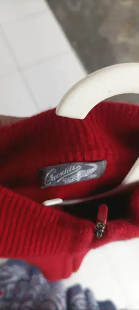 Baju sweeter tebal cowo merah menggoda dan bergaya
