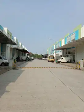 Gudang Rapih dan Siap Pakai di Komplek Pergudangan Bizzpark Daan Mogot