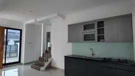 dijual Rumah baru 2lt  siap huni . 5 menit dari pintu tol Krukut
