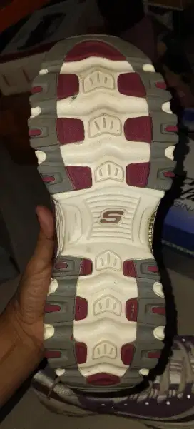 Dijual sepatu cewek skechers