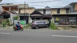 Dijual Rumah 2 Lantai siap Huni Jln Raya Malaka Sari Perumnas Klender