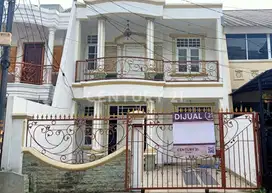 Rumah 2,5 Lantai Di Perumahan Taman Palem Lestari Blok C