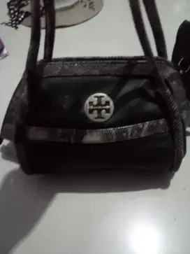 Tas wanita kulit ular