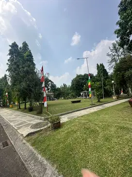 Di Jual Rumah Depan Taman di Kota Wisata