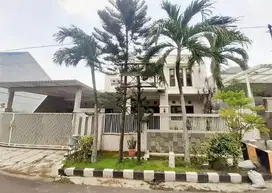 Dijual rumah mewah satu setengah lantai Penjaringan Sari