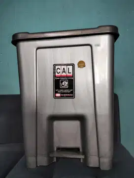 Di jual tempat sampah injek merk shinpo ukuran 50 liter