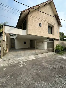 rumah modern di binataro jakarta selatan siap huni