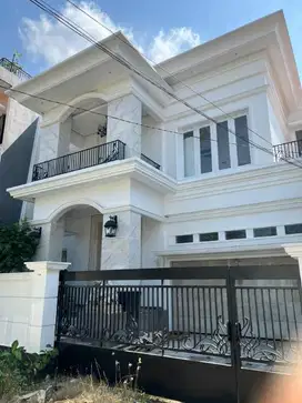 rumah mewah  full Furnished tengah kota jl erlangga siap huni