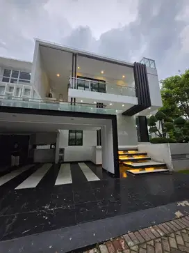 RUMAH HOOK DI BINTARO JAYA DENGAN SWIMMING POOL
