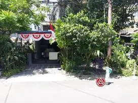 RUMAH LAMA HITUNG TANAH DENGAN LOKASI STRATEGIS