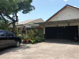 Dijual rumah tua hitung tanah saja di mainroad Pasirkoja