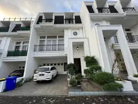 Dijual Rumah cantik di Cluster Joglo Kembangan Furnish ada Swim Pool