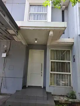 Disewakan rumah 2 lantai sdh ada gorden, belakang sudah canopy & plur