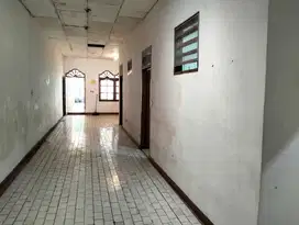 rumah besar pinggir jalan cengkareng bagus untuk usaha
