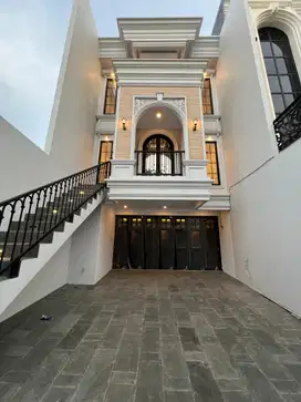 American House 3 lantai plus Rooftop and private pool Jagakarsa