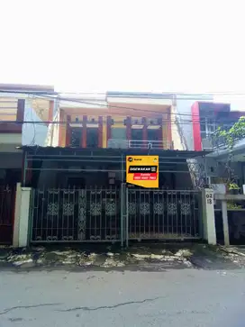 Disewakan Rumah 2 Lantai Asri depan Taman di Komp DKI Pondok Kelapa