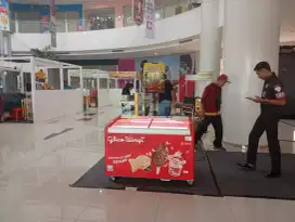 Freezer box eskrim Glico wings