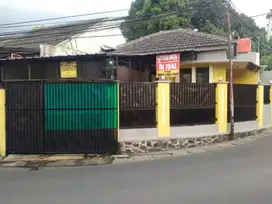 DIJUAL CEPAT LAGI BUTUH RUMAH PINGGIR JALAN DEKAT KAMPUS UNJANI CIMAHI