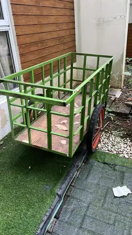 Gerobak untuk simpan barang dagang