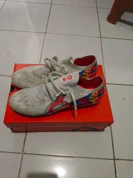 Sepatu bola ortus