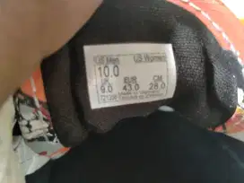Di jual sepatu Vans