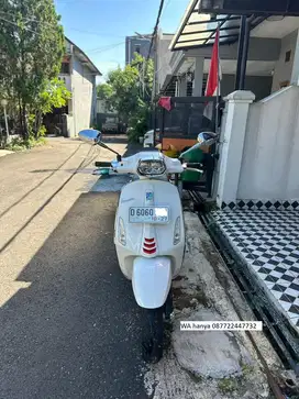 Vespa Sprint s 2022 km 4000an