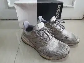 FS Sepatu Lari Adidas Ultraboost Size 42