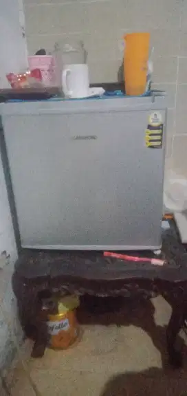 Dijual aja lagi BU KULKAS KOTAK MERK CHANGHONG MASIH NORMAL DAN DIPAKE